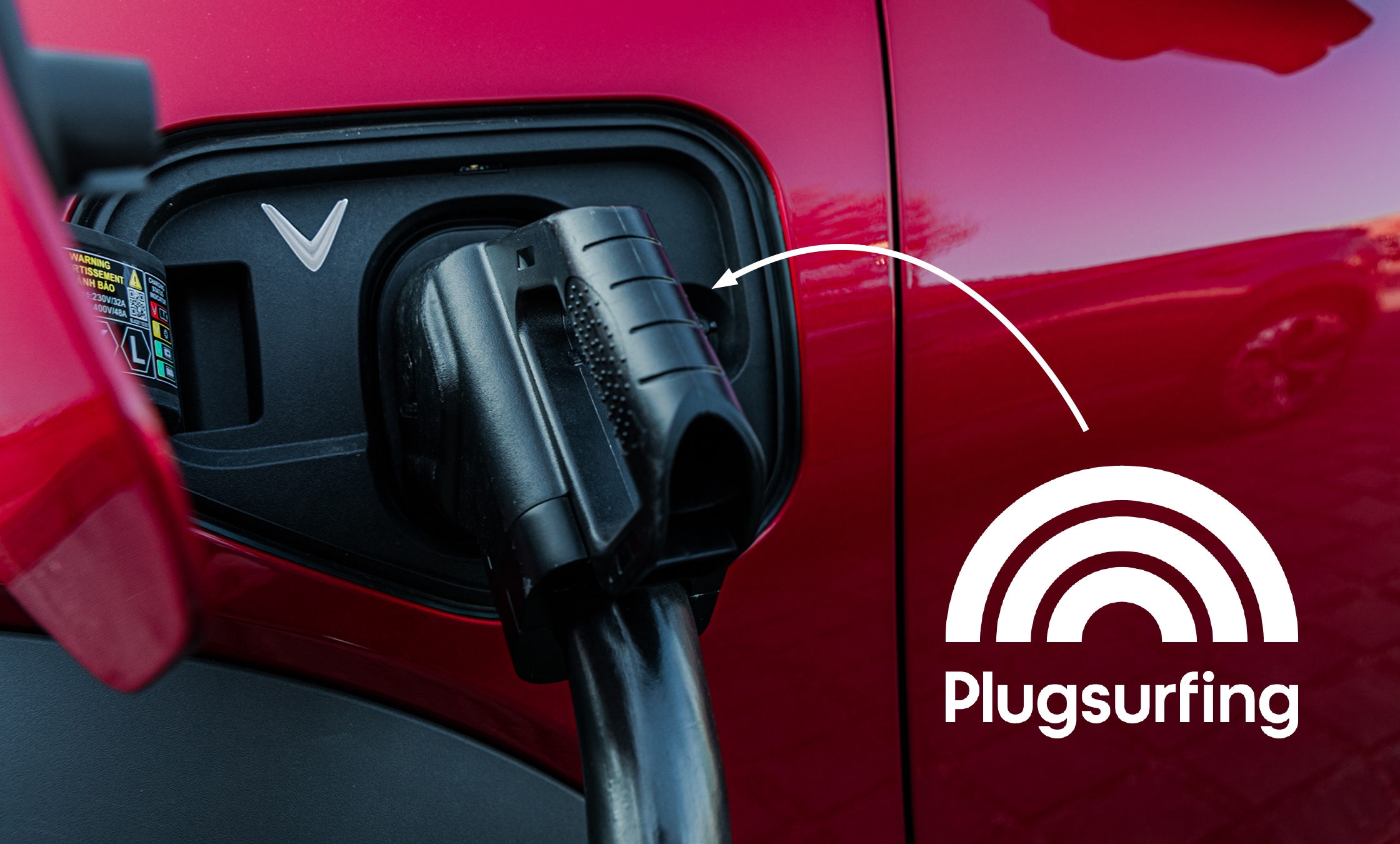 VINFAST HỢP TÁC VỚI PLUGSURFING MỞ RỘNG TRẢI NGHIỆM SẠC XE ĐIỆN LIỀN MẠCH TẠI CHÂU ÂU